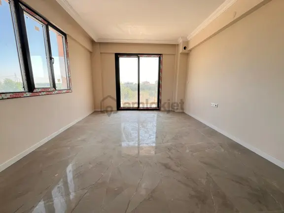 Akgedik Zeki Emlak'tan Manisa Akgedik Mahallesinde Site İçinde Satılık 2+1 Kapalı Mutfak Daire 1