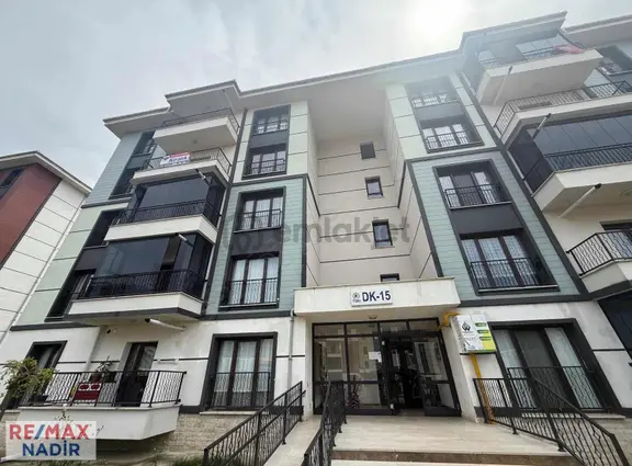 Re/max Nadirden Aksu 3. Etap Tokide Merkezi Konumda Ferah 2+1 1