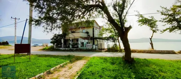 Urla'da Denize Sıfır 1300 M2 İçinde 7+2 Ev Veya Otel ! 1