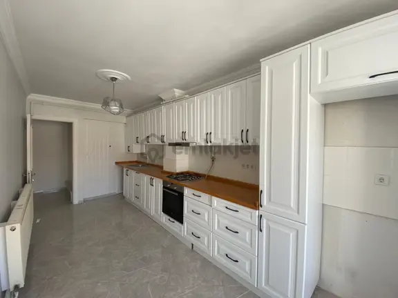 İzmir Konak Hatay Pazar Yerinde Tadilatlı Satılık 3+1 Daire 2