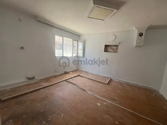 Konak İsmetpaşa Mah.de 2+1 95m2 Giriş Katı Klasik Kiralık Daire 1