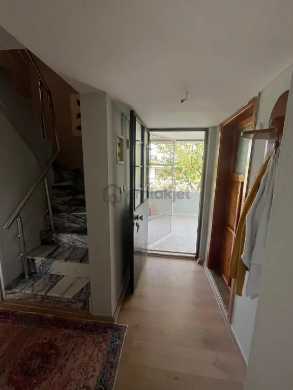 Urla Torasan Da Deniz Ve Sahile Yürüme Mesafesinde Kiralık Villa 2