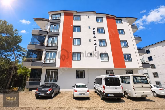 Mabelden Atatürk Mahalesinde Cam Balkon Takılı 1+1 Daire 1