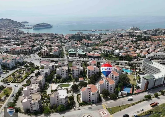 Ege Mah. Batı Ege Yalıkent Sitesi'nde Satılık 3+1 Daire 1