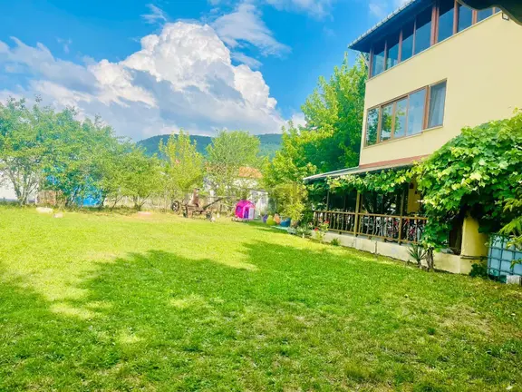 Mengen Ağalar Köyünde Peyzajı Yapılmış Full Eşyalı Satılık Villa 2