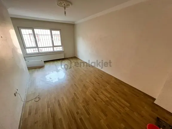 Şafak'tan İncirli'de Cadde Üzeri 3+1 Bağımsız Orta Kat Konumlu 2