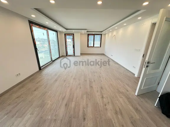Sarıyer'de Site İçin'de 4+1 Kiralık Dubleks Daire,artum'dan 1