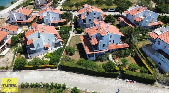 Çeşme'de Site İçinde Deniz Manzaralı 4+1 Villa 2