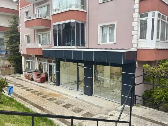 Sincan Ahimesut Bulvar Cepheli 100 M2 Yapılı Dükkan 1