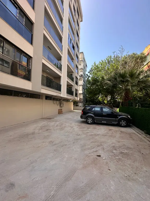 Mert Uçar'dan Satılık Karşıyaka Da Sıfır Kapalı Mutfak 2+1 Daire 2
