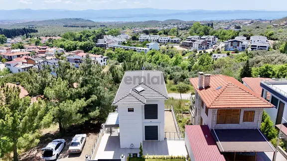 Mahmut İşler'den Gürede 285m2 Arsa Tam Müstakil 4+1 Lüks Vill 1