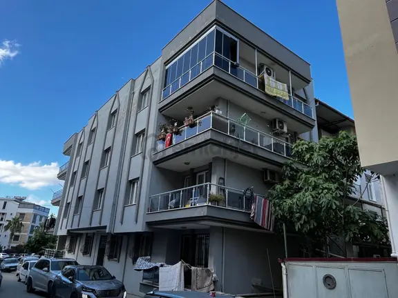 Kuşadası Davutlar Mahallesinde Satılık 2+1 Daire 1