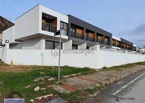 Özel Havuzlu 2+1 Güvenlikli Site İçi Sıfır Villa 2