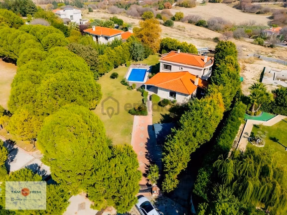 Toptepe'de Nezih Sitede Kiralık Tam Müstakil Havuzlu Villa... 2
