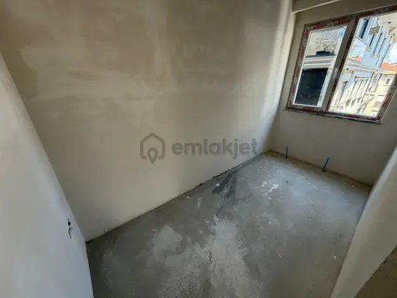 Yatırım'dan Küçükyalı Çamlıkta Marmaraya Sahile Yakın Arakat 2+1 2