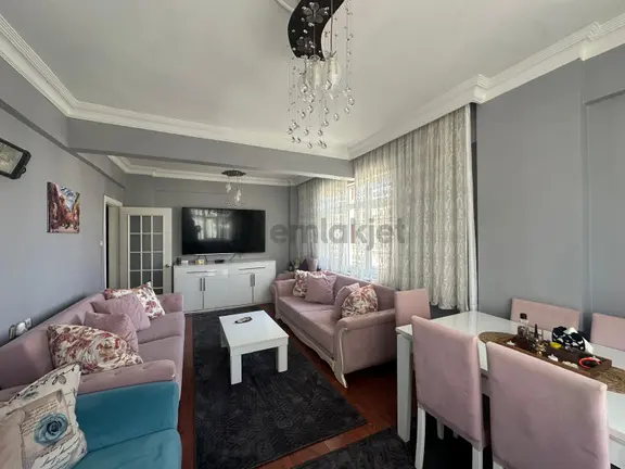 Maltepe Zümrütevler'de Oldukça Kullanışlı 2+1 Satılık Daire 2