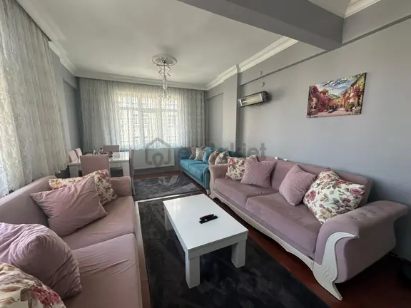 Maltepe Zümrütevler'de Oldukça Kullanışlı 2+1 Satılık Daire 1