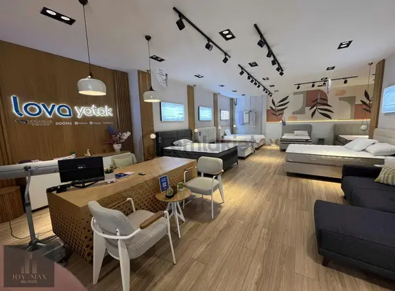 Cadde Üstü Devren Kiralık Mobilya Mağazası 1