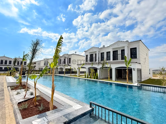 Kusadası'nda Satılık 7/24 Guvenlık/havuz-otopark-bahçe-yerden Isıtma-yenı-lüx Yapım Fırsat Vıllalar 1