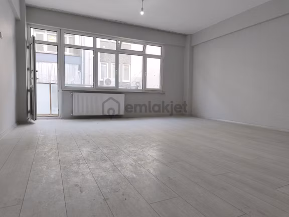 Truva Yağız'dan Selahiye'de Yapılı Ara Kat Çarşıya Yakın 2+1 1