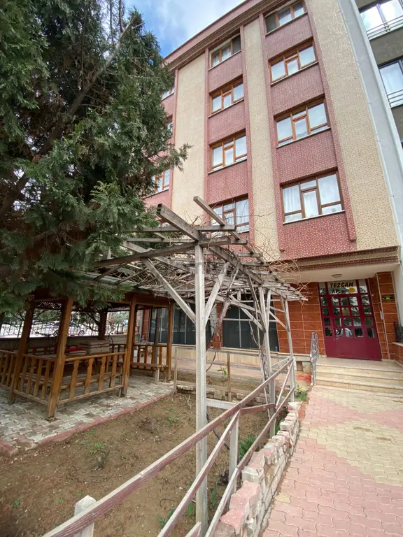 Tezcan Dan Hüsamettin Çelebi Mahallesinde Bakımlı Ara Kat Daire 1