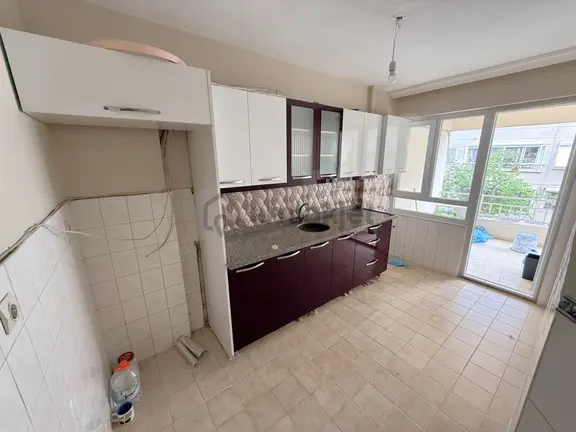 Jet'ten Akçay Merkezde Ön Cephe Geniş Balkonlu 2+1 Kiralık Daire 1