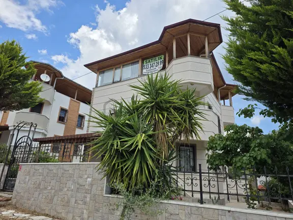 Altınoluk İlkbahar Dan Bahçeli Deniz Manzaralı Müstakil Villa 1