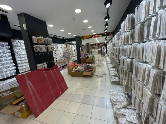 Karşıyaka Çarşı’nın En İşlek Noktasında 160 M² Kiralık Asma Katlı Dükkan 1