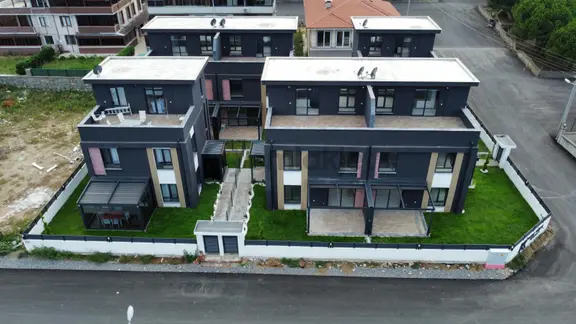 Karasuda Deniz Manzaralı Müstakil Bahçeli 4+1 Satılık Tripleks 1