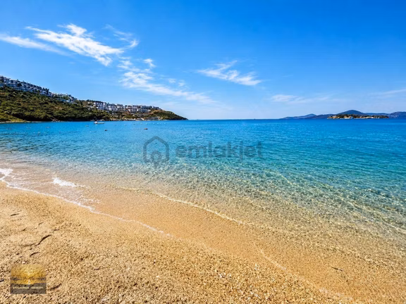 Denize Yakın Sitede Satılık Eşyalı Üstkat Daire Özel Plajlı Ev 2