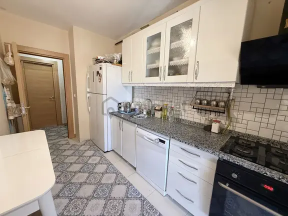 Beykent Tokilerde Geniş Bakımlı Ara Kat Ön Cephe 2+1 Daire 2