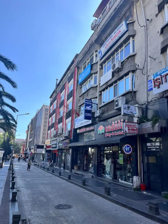 Site Camii Karşısında Tabela Değeri Yüksek Satılık Ofis Fırsatı! 1