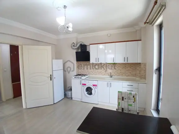 Akçay Emlak'tan Akşehir Çarşı Merkezde Eşyalı Tüm Faturalar Dahil Kiralık 1+1 Daire 1