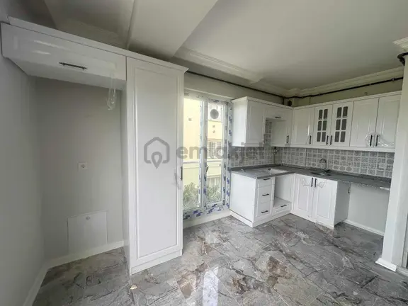 Çözüm Emlak'tan Muradiye'de 1+1 Ara Kat Yerden Isıtmalı Daire 1