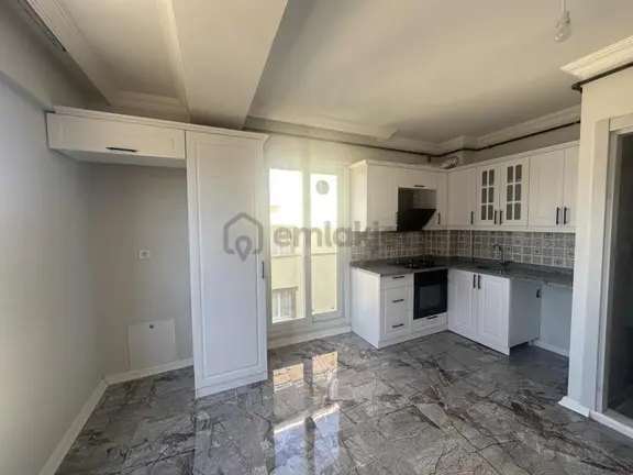Çözüm Emlak'tan Muradiye'de 1+1 Ara Kat Yerden Isıtmalı Daire 1