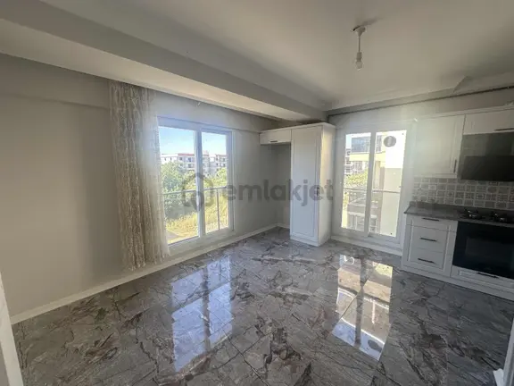 Çözüm Emlak'tan Muradiye'de 1+1 Ara Kat Yerden Isıtmalı Daire 2