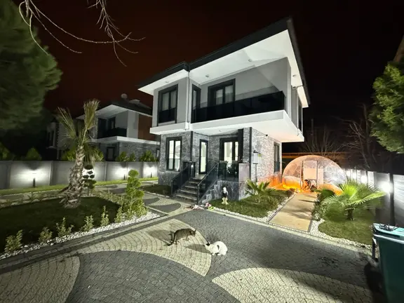 Re/max Kıyı'dan ^evren Tatil Sitesinde Tam Müstakil Lüks Villa^ 1