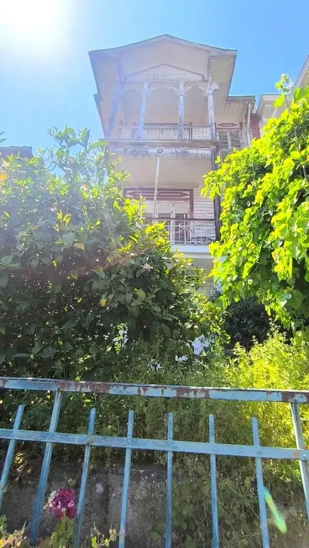 Burgazada'da Panaromik Deniz Manzaralı Satılık Tarihi Köşk 2