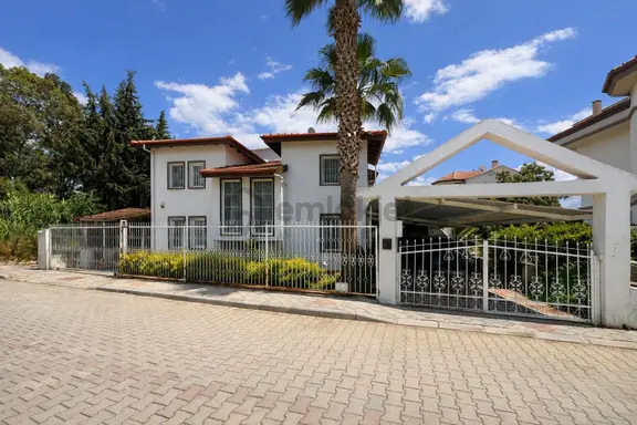 Stop'tan Foça 993m² Bahçe Kullanım Alanlı 4+1 Müstakil Villa 2