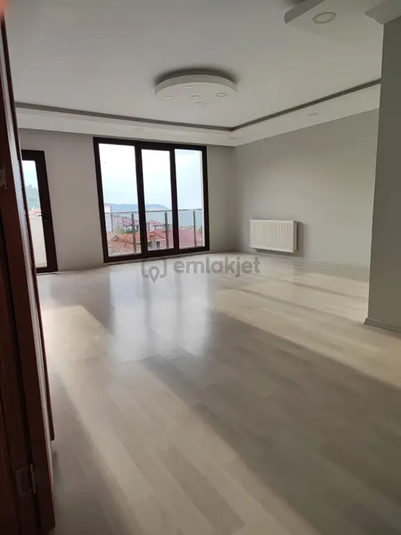 Yalı Gayrimenkulden Sürmene Merkez Manzaralı Ebeveyn Banyolu 3+1 1