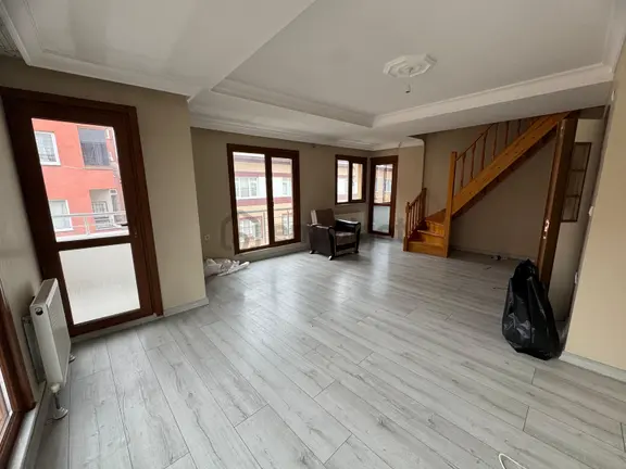 Tuğra'dan Bağlarbaşı Mahallesinde Satılık İskanlı Dublex Daire 2