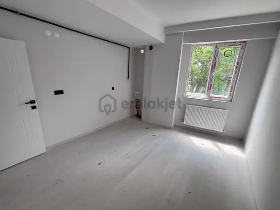 Çorum Kadeş Meydanı Arkasında Düz Giriş Satılık 2+0 Daire 1