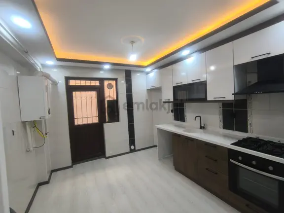 Atapark Mevlana Kültür Merkezi Arkası 3+1 Giriş Kat Yapılı Daire 1