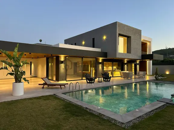 İzmir Çeşme'de Ilıca Plajı'na Yakın Havuzlu Yeni Villa 2