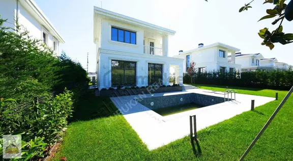 Çekmeköy Çınarköy'de 5+2 Satılık Villa | Prestijli Site Yaşamı 1