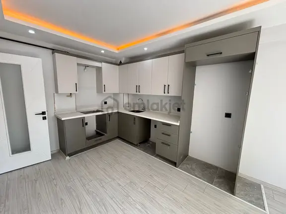 Emlak Center'dan Muradiye Mah 2+1 Kiralık Daire 1