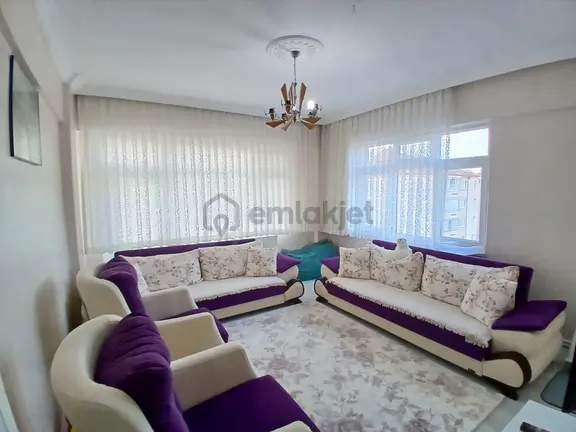Akçay Emlak'tan Akşehir Mualla Nigar Ortaokulu Civarında Bakımlı Geniş Satılık 2+1 Daire 1
