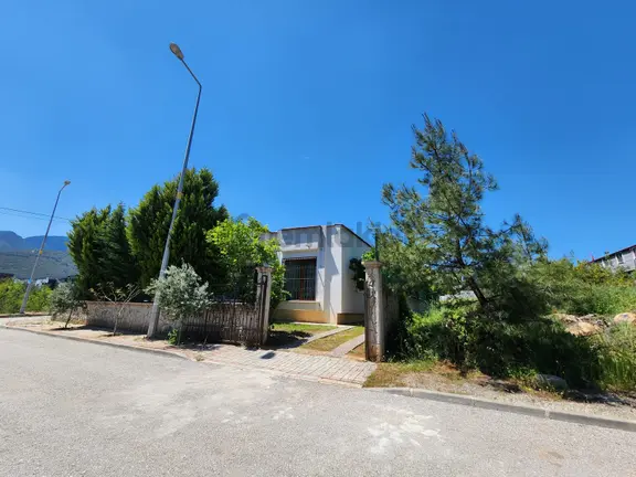Şirinköy Mahallesinde Yatırımlık Köşe Parsel Müstakil Ev 1