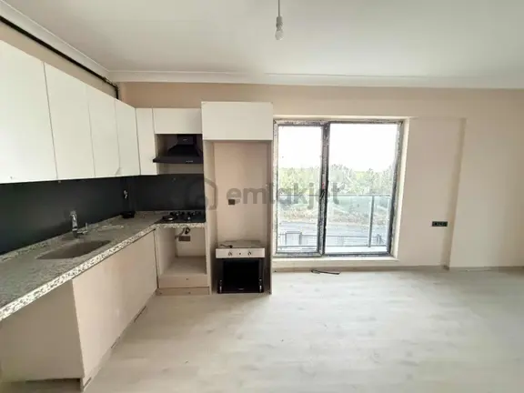 Alaçatı'dan/bölgenin En Geniş 1+1'i/cam Balkonlu/park Cephe 1+1 2