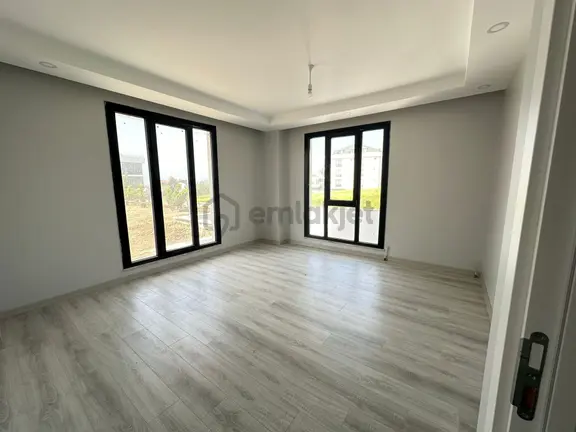 Büyükçekmece Celaliye Bölgesinde 2+1 Bahçe Kullanımlı Lüks Daire 1